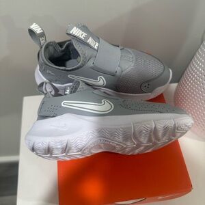 EUC Nike Flex Runner 3- Grey and white- size 12C